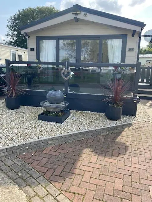 2 Bed, 2 Bath Lodge Style Caravan With Hot Tub & Private Garden At Patrington Haven Leisure Park 0*,  United Kingdom