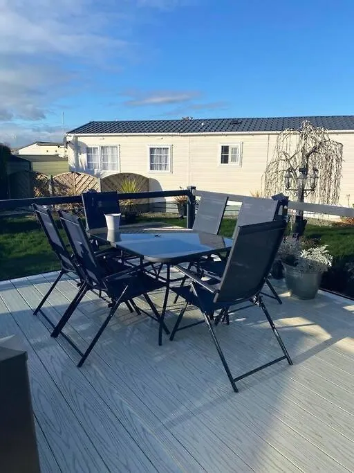 2 Bed, 2 Bath Lodge Style Caravan With Hot Tub & Private Garden At Patrington Haven Leisure Park 0*,