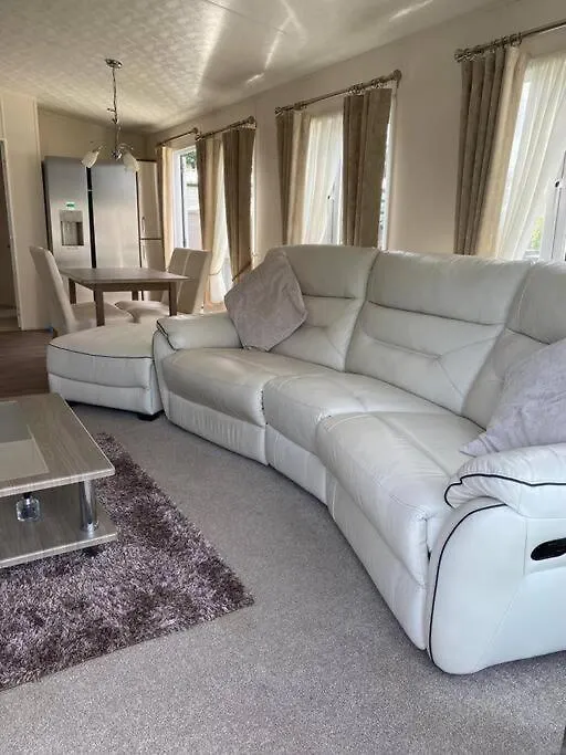 2 Bed, 2 Bath Lodge Style Caravan With Hot Tub & Private Garden At Patrington Haven Leisure Park