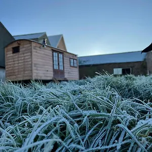 The Shepherds Retreat - Luxury Glamping Campsite